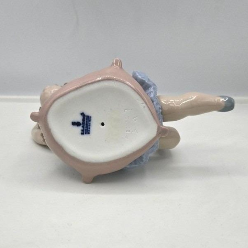 Lladro Retired Figurine 5472 Dreaming Ballerina Little‎ Girl on Pillow Glazed - Picture 7 of 7